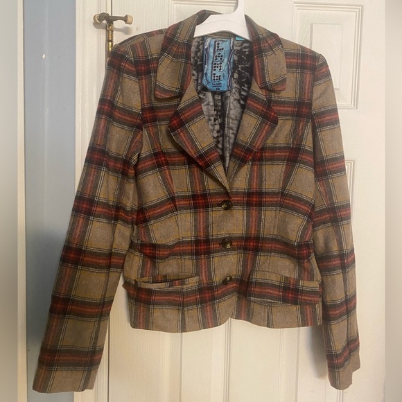 L.A.M.B. Jackets & Blazers - EUC L.A.M.B. Blazer